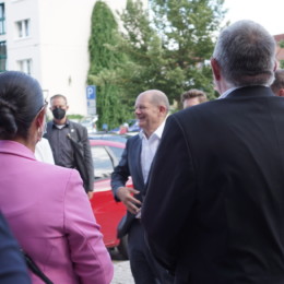 SPD-Kanzlerkandidat Olaf Scholz nach seiner Ankunft in der Hansestadt Anklam.